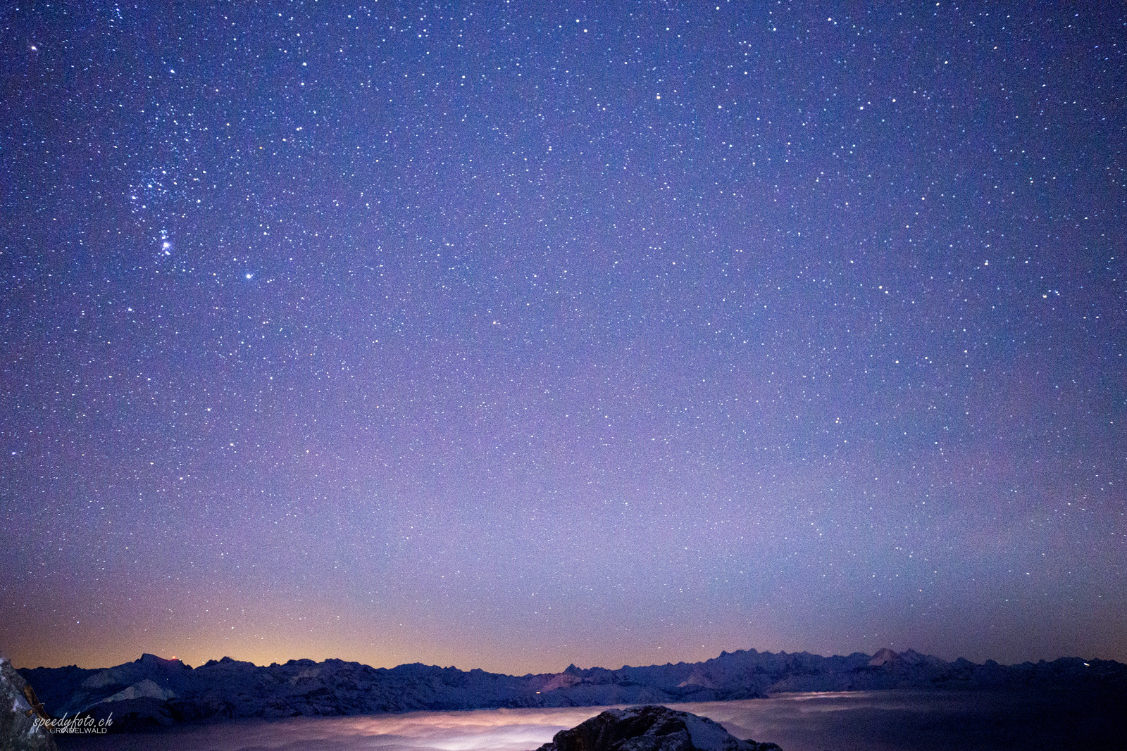 Nacht über den Alpen