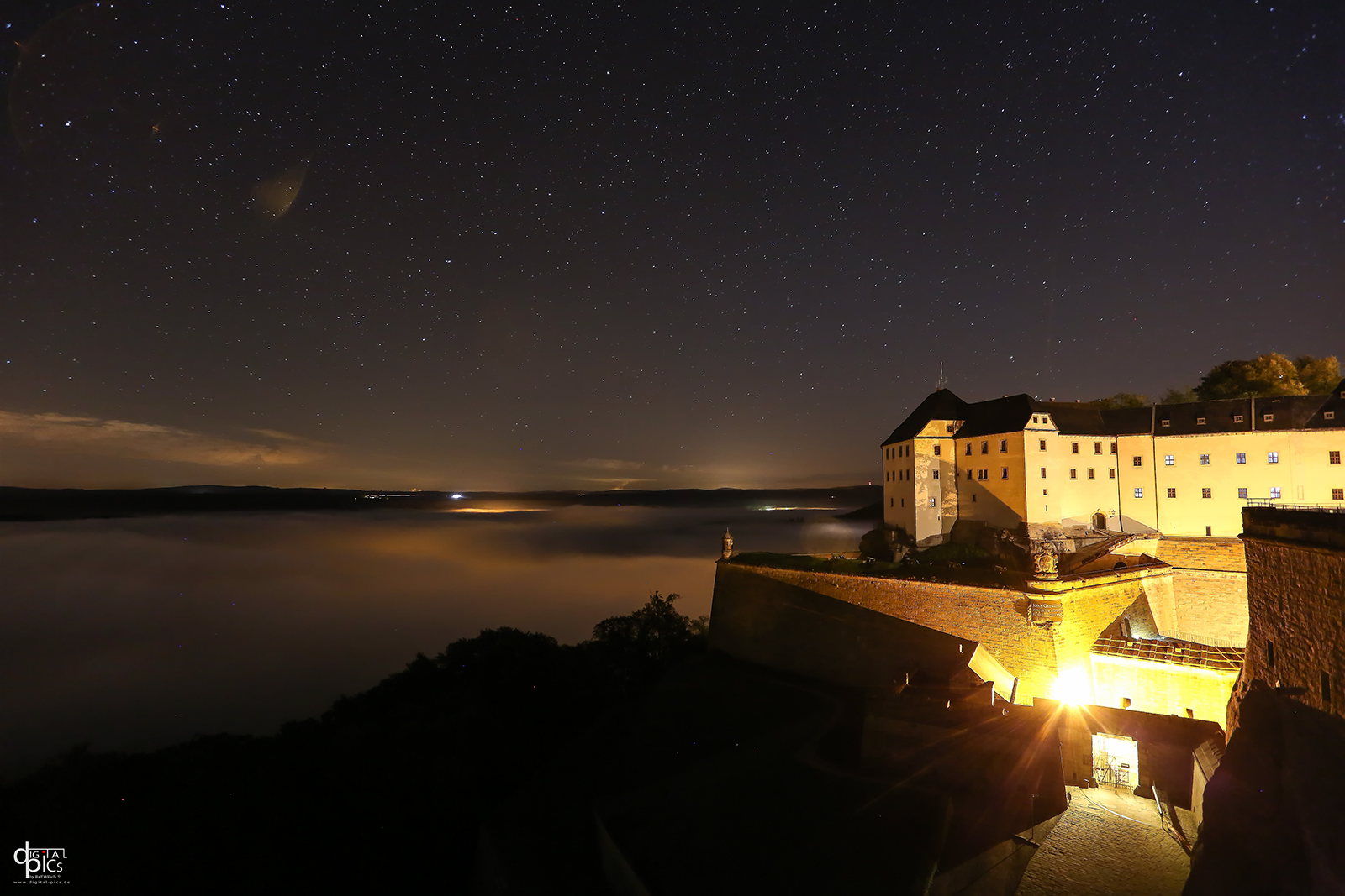 Nacht über der Festung