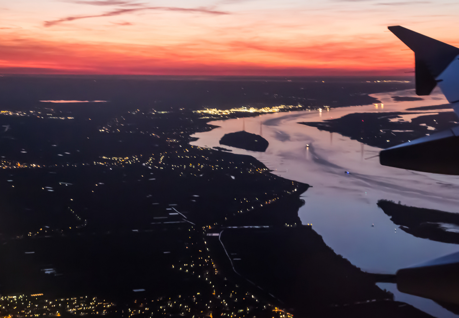 Nachtanflug auf Hamburg