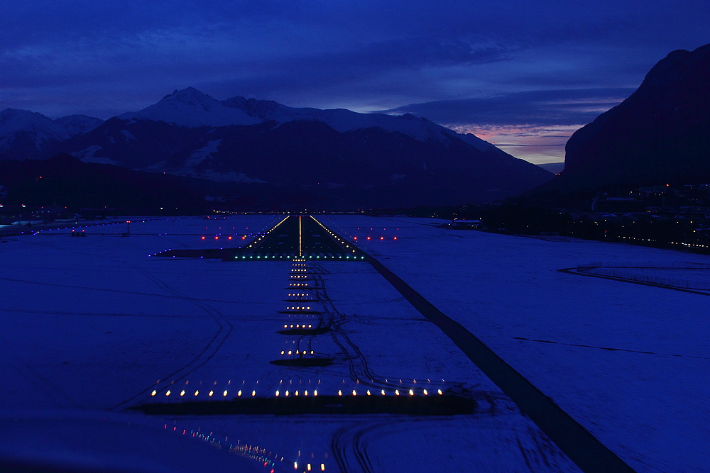 Nachtanflug - auf LOWI - Innsbruck