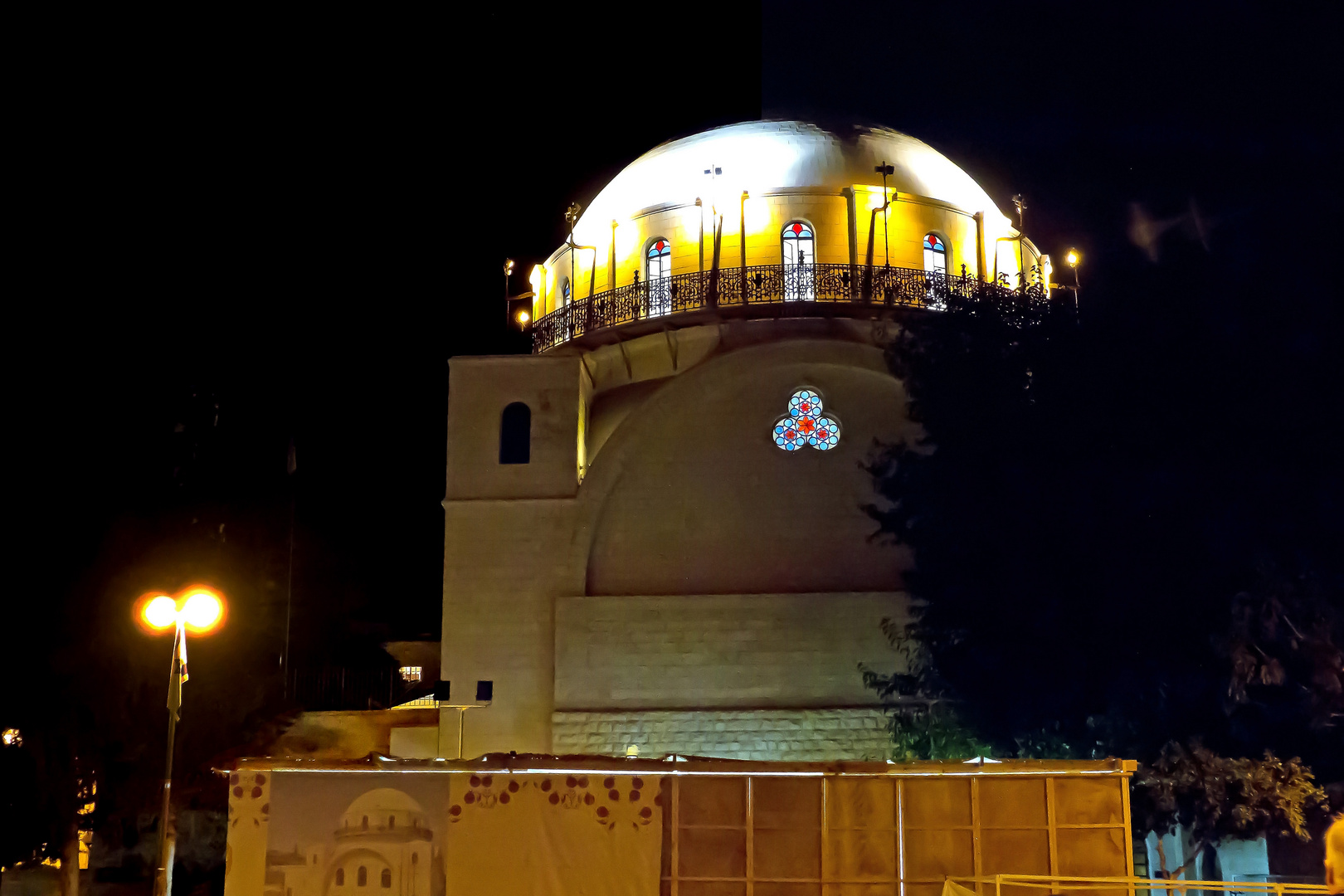 Nachtansicht der Hurva-Synagoge in Jerusalem