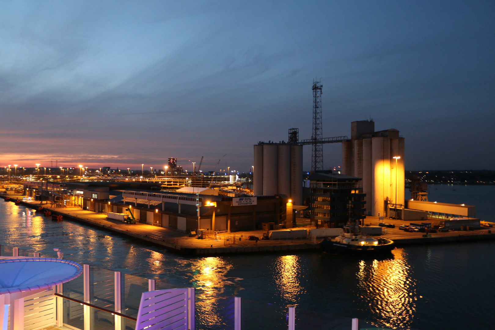 Nachtansicht vor Rotterdam