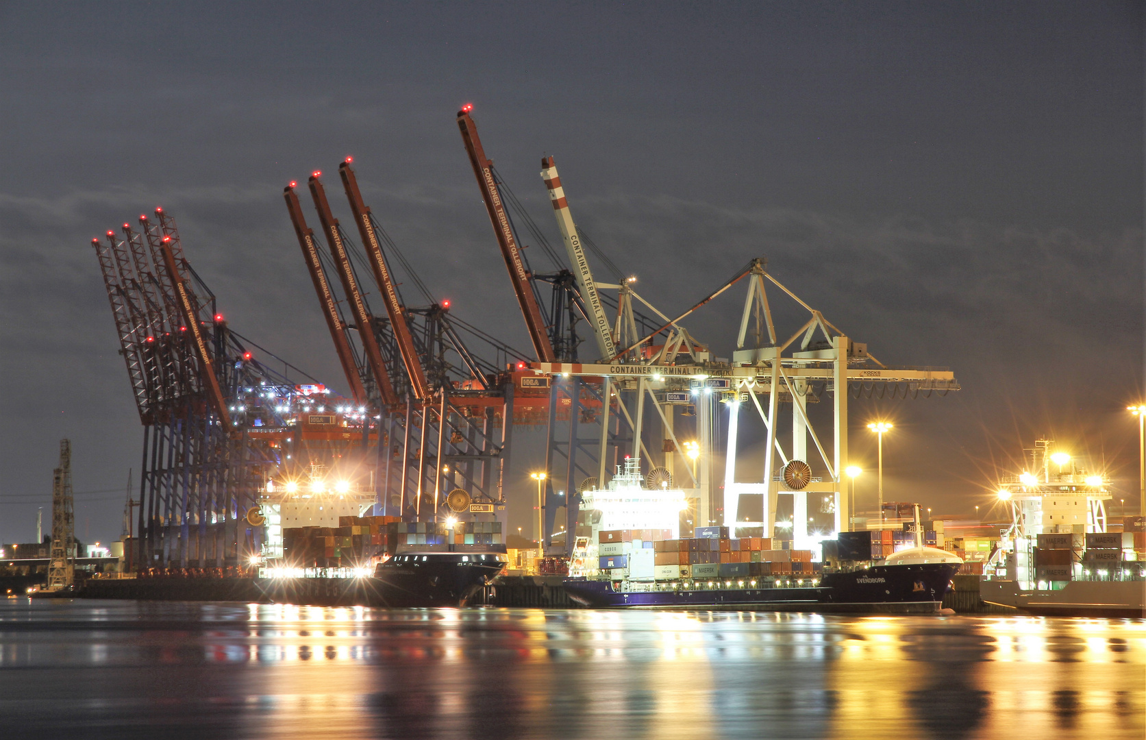 Nachtarbeit im Containerterminal Tollerort