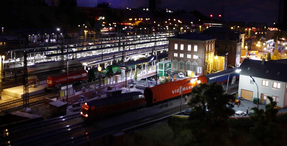 Nachtaufnahme Bahnhof ( überarbeitet )