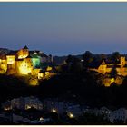 Nachtaufnahme der längsten Burg Europas in Burghausen von der österreichischen Seite