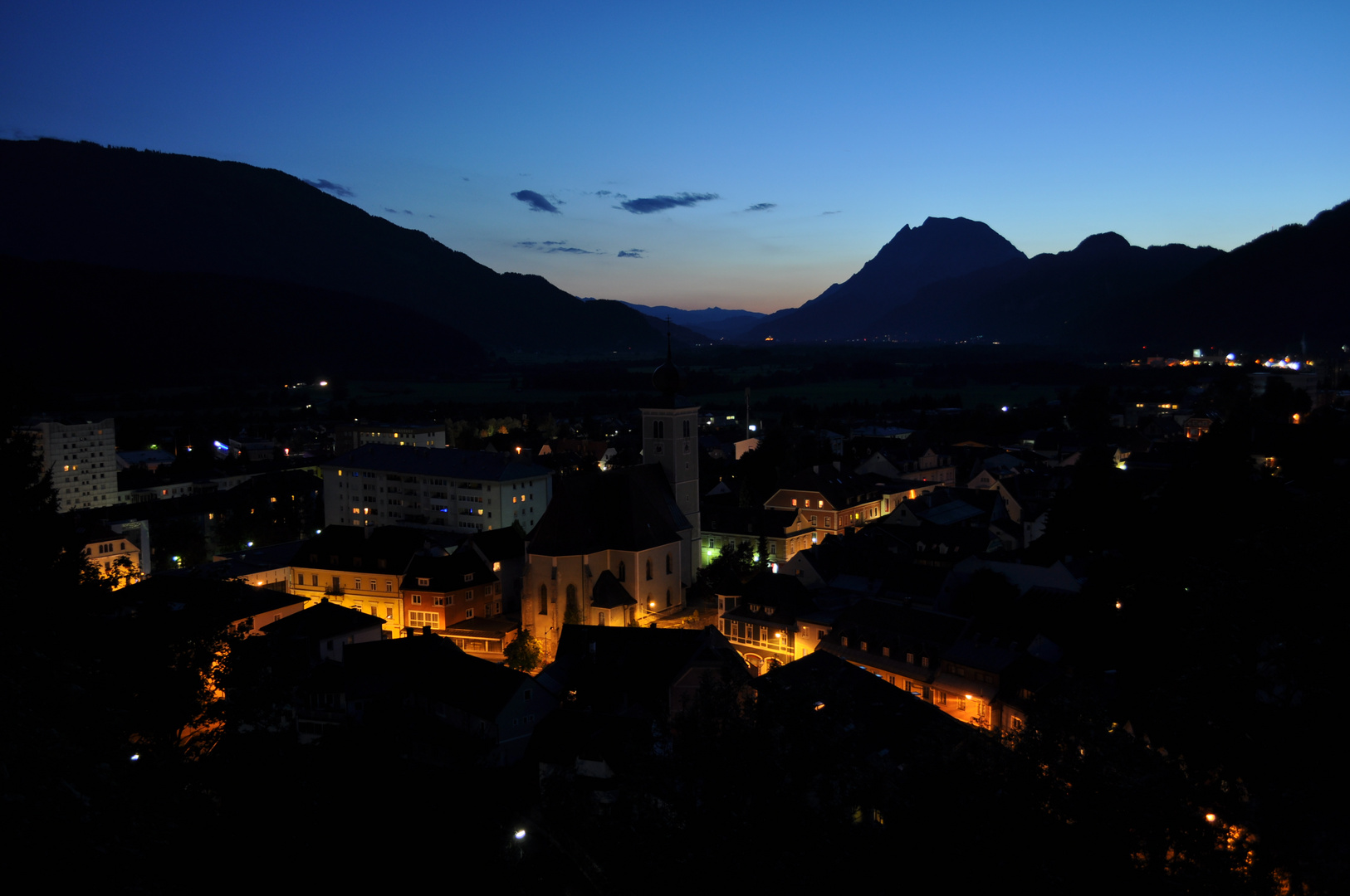 Nachtaufnahme der Stadt Liezen, Steiermark Österreich