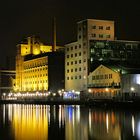 Nachtaufnahme des Duisburger Innenhafens
