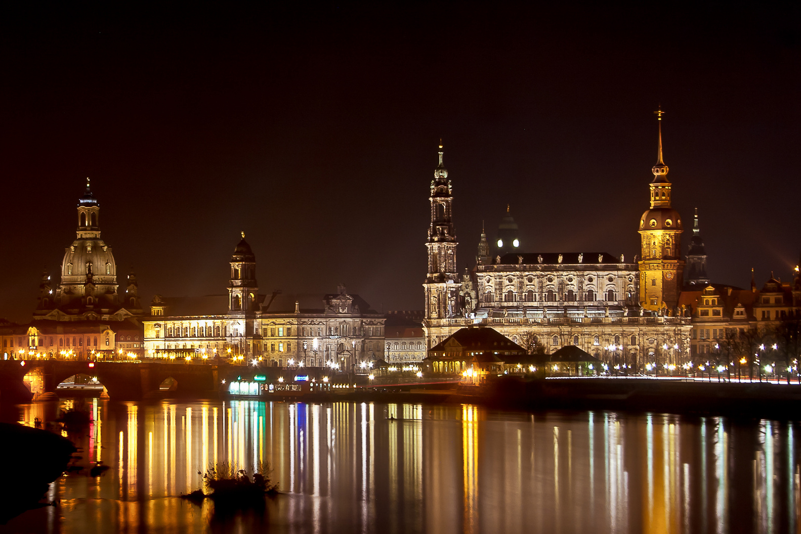 Nachtaufnahme Dresden von der Marienbrücke aus aufgenommen