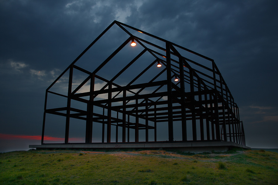 Nachtaufnahme Hallenhaus Halde Norddeutschland