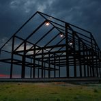 Nachtaufnahme Hallenhaus Halde Norddeutschland