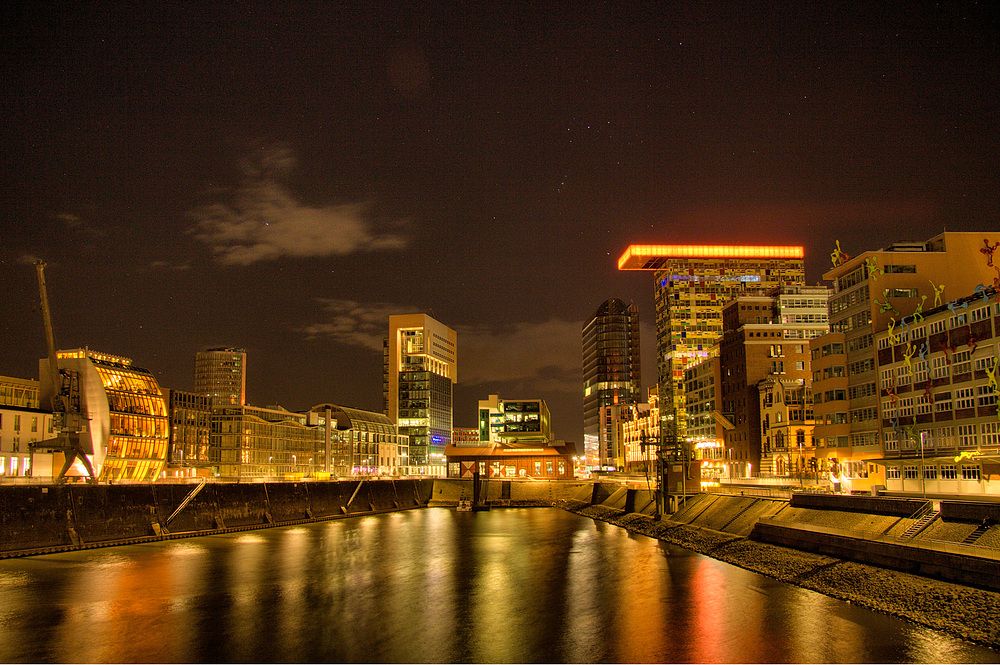 Nachtaufnahme in Düsseldorf