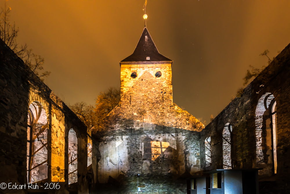 Nachtaufnahme - Kirchenruine in Hüttenrode