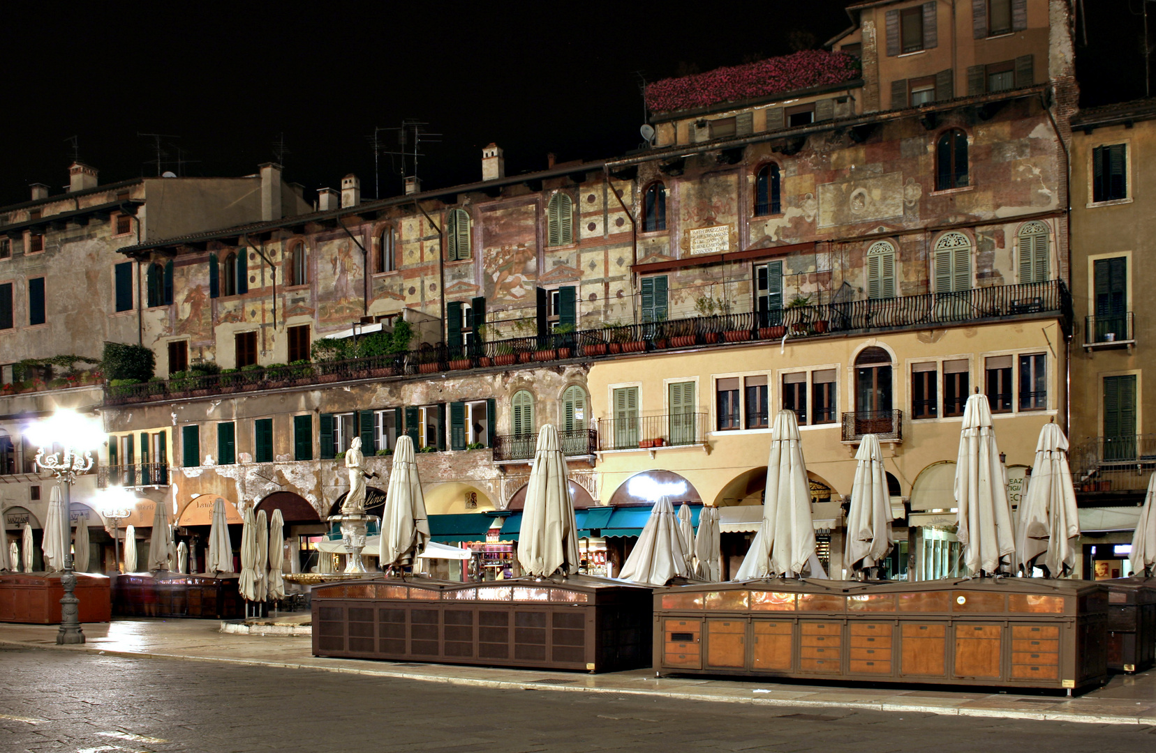 Nachtaufnahme Piazza delle Erbe / Verona