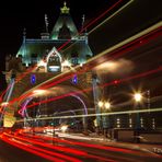 Nachtaufnahme Tower Bridge & Lichter vom Doppeldecker in London