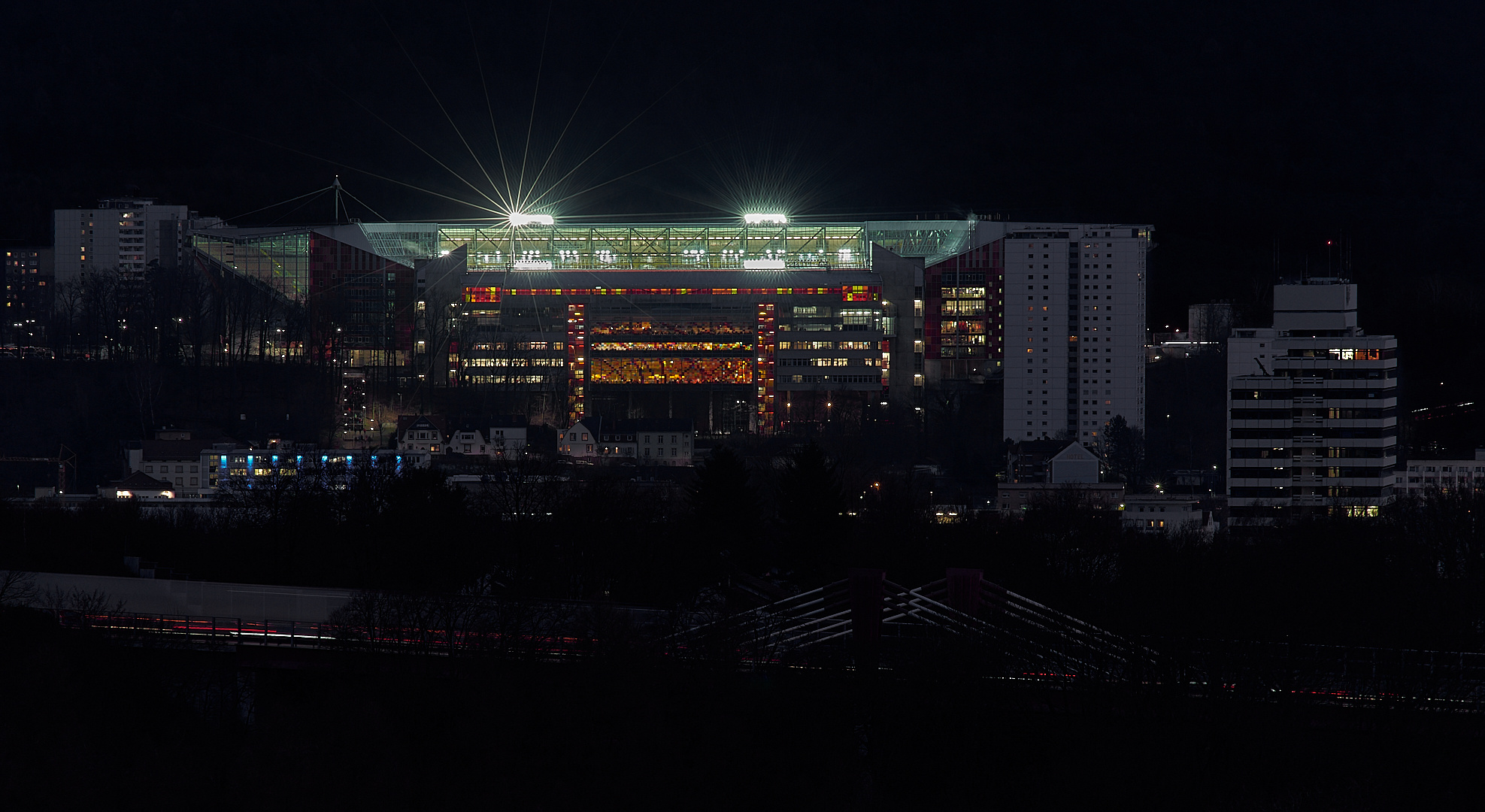 Nachtaufnahme vom Fritz Walter Stadion, einem der schönsten Fußballstadien in Deutschland... 