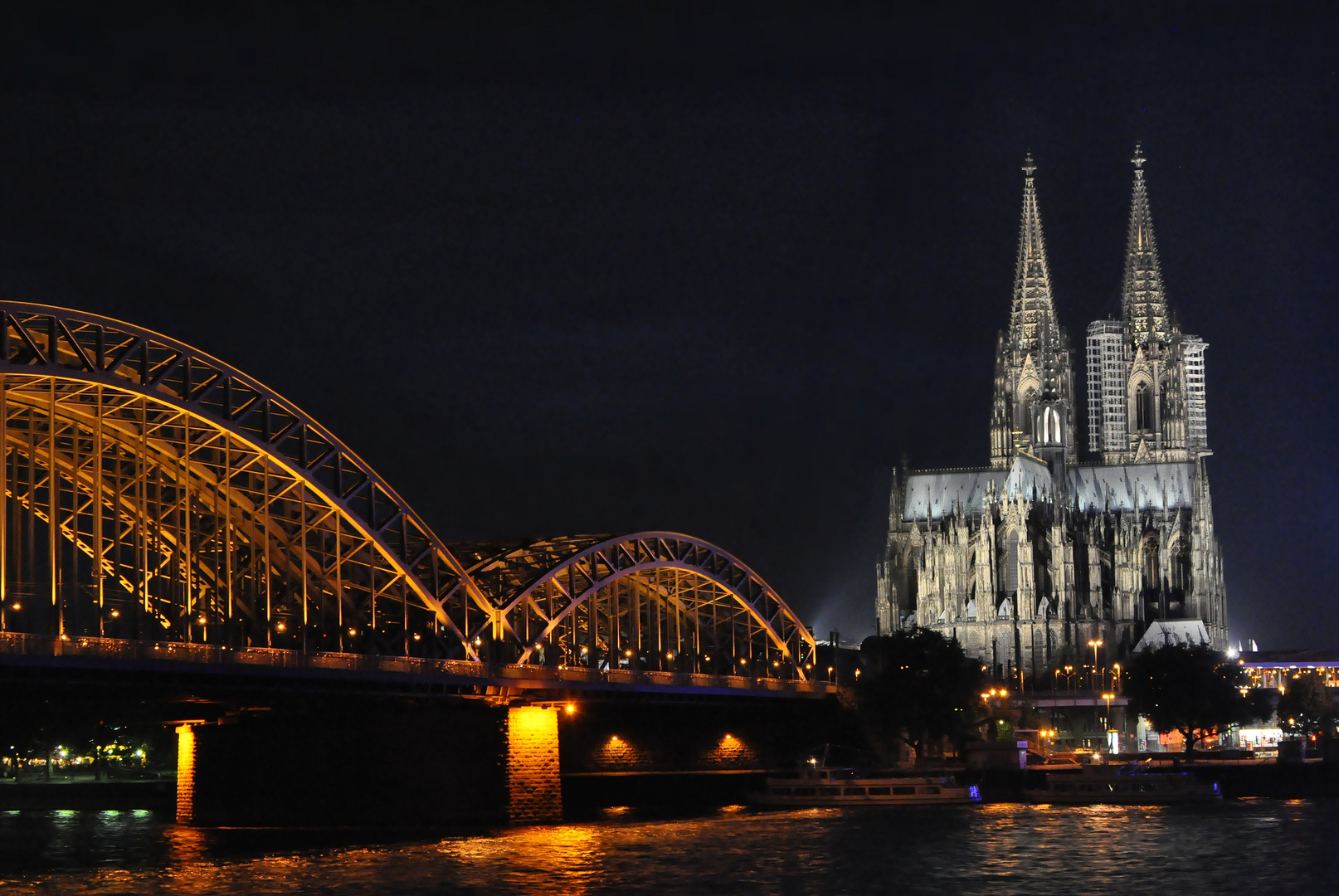 Nachtaufnahme vom Kölner Dom