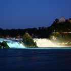 Nachtaufnahme vom Rheinfall bei Schaffhausen