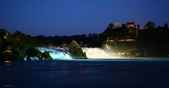 Nachtaufnahme vom Rheinfall bei Schaffhausen