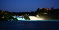 Nachtaufnahme vom Rheinfall bei Schaffhausen