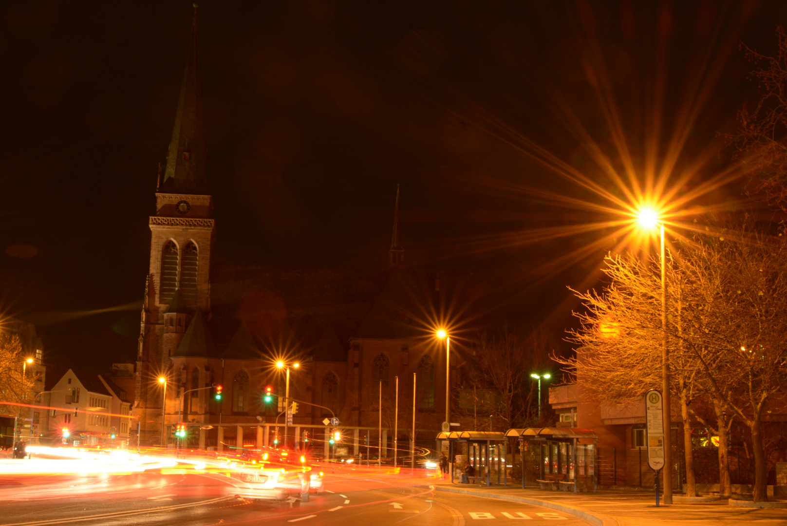 Nachtaufnahme von Kirche in Bad Kreuznach