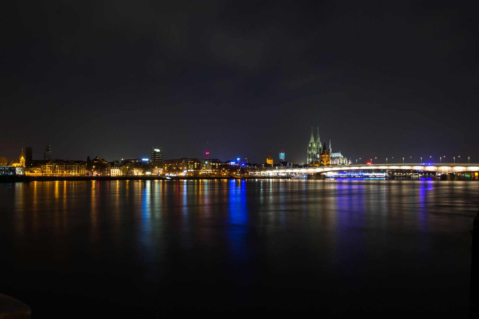 Nachtaufnahme von Köln
