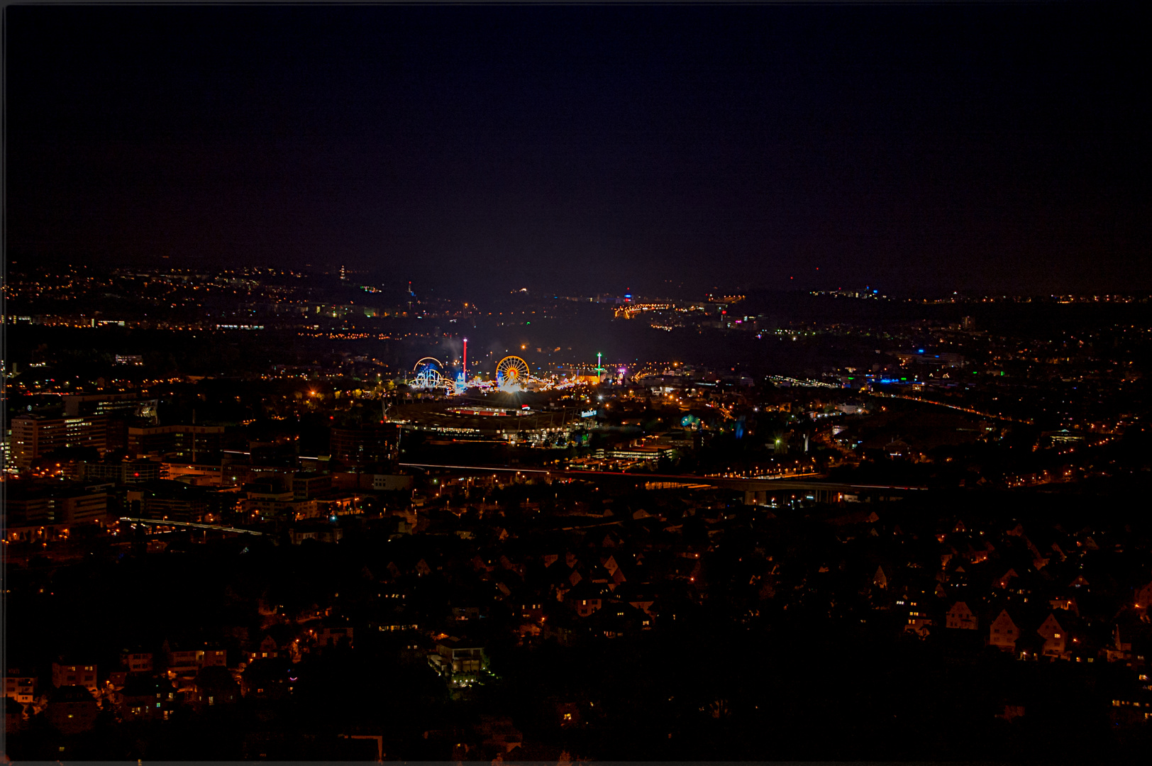 Nachtaufnahme von Stuttgart während dem Volksfest - Frühlingsfest 2014