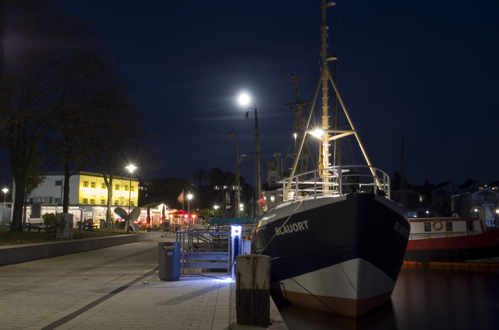 Nachtaufname im Laboer Hafen