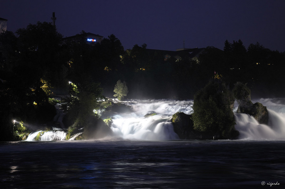 Nachtbeleuchtung am Rheinfall