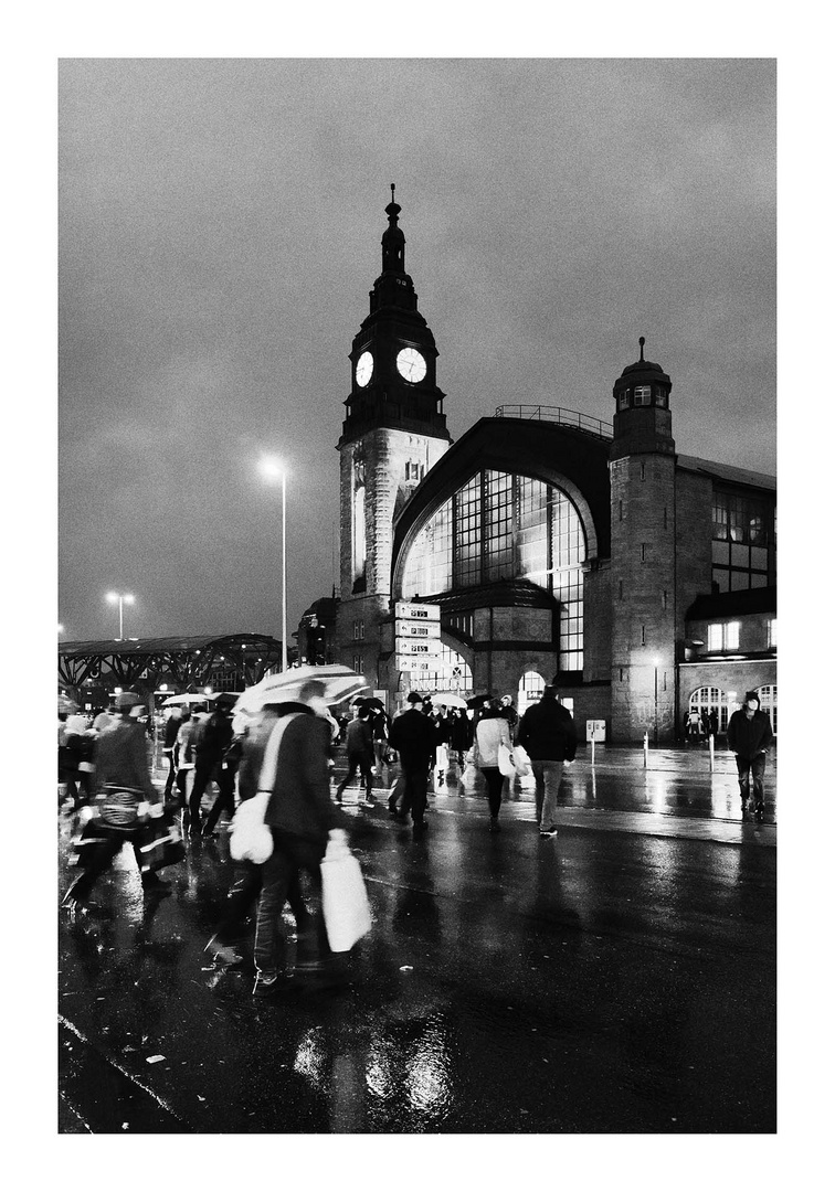 Nachtbetrachtung - Hauptbahnhof Steintorwall