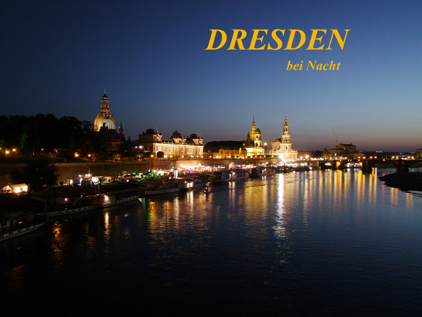 Nachtblick auf das Terrassenufer in Dresden