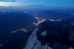 ...Nachtblick von der Zugspitze...