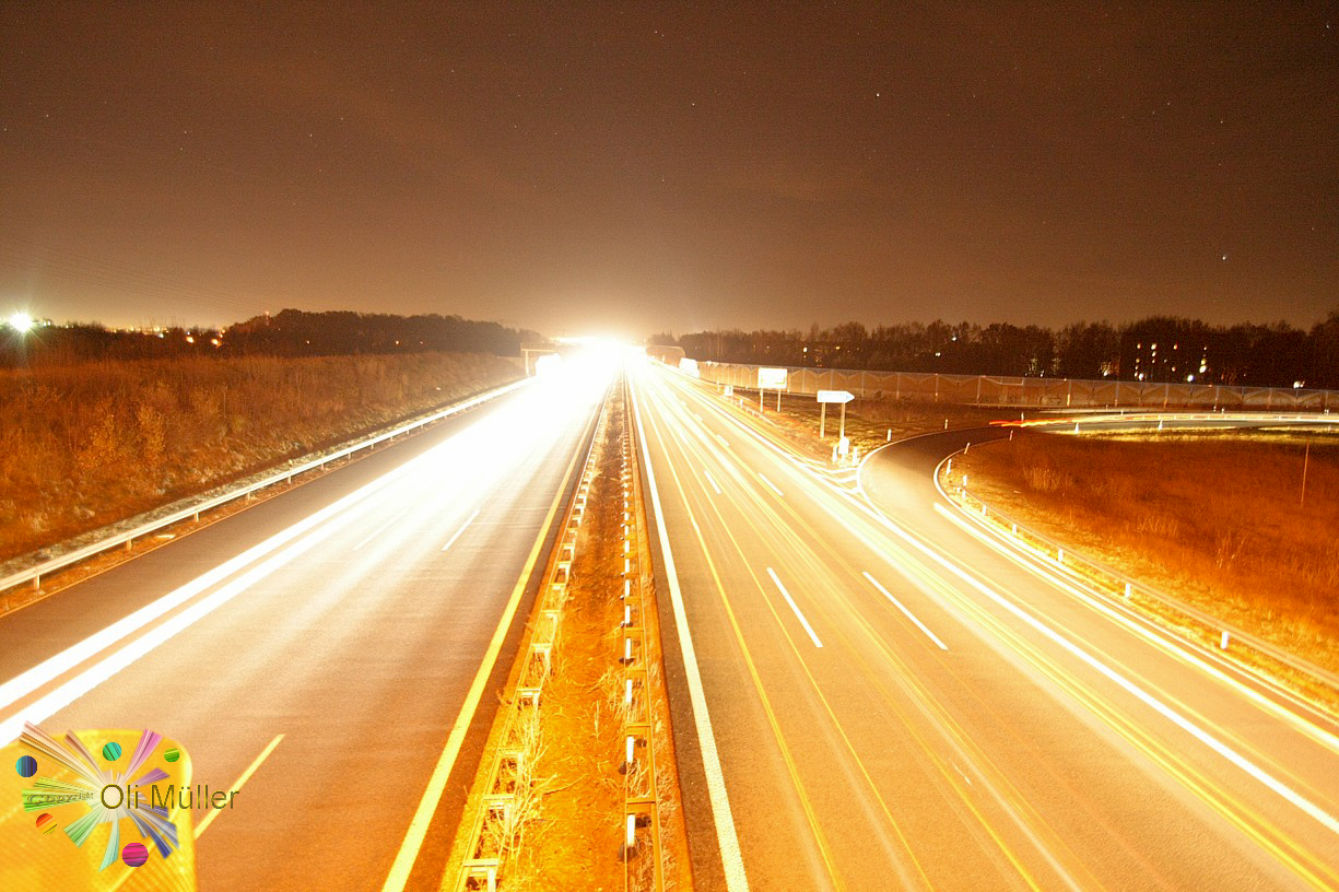 Nachtfahrt auf der Autobahn