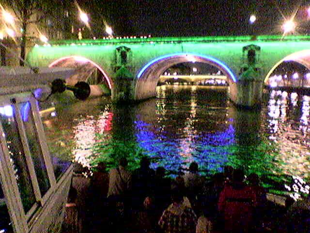 Nachtfahrt auf der Seine