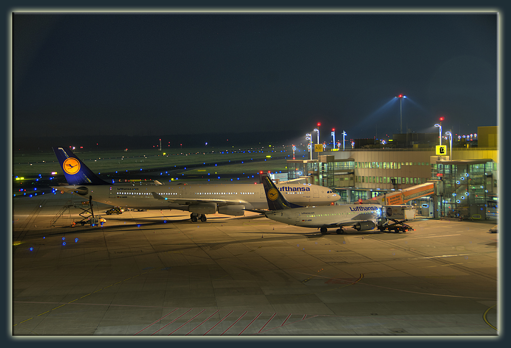 Nachtimpressionen am Düsseldorfer Airport