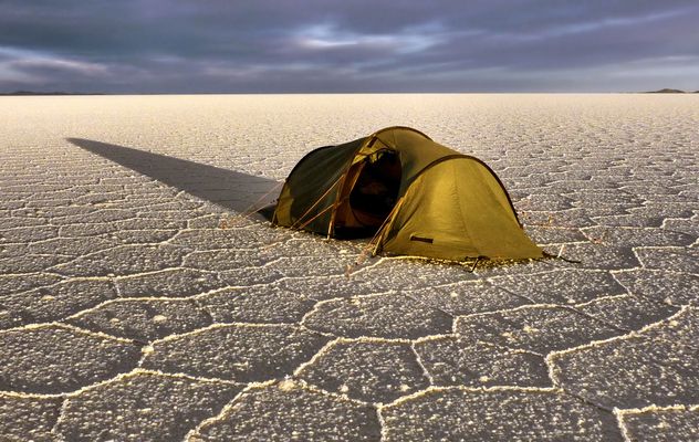 NACHTLAGER IM SALZMEER