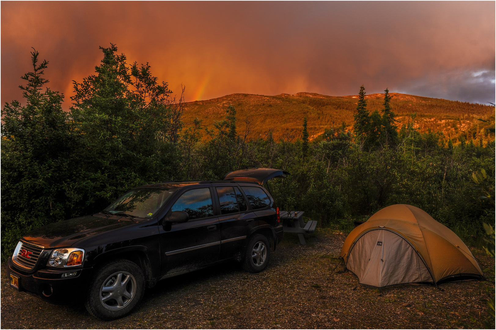 Nachtlager mit Regenbogen - Keno, Kanada