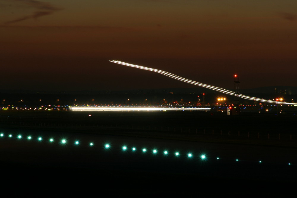 Nachtlandung am Flughafen Frankfurt