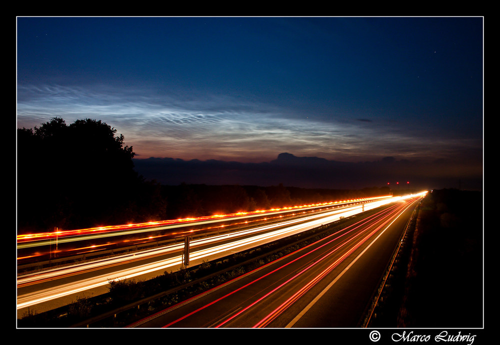 Nachtleuchtende Wolken an der A7