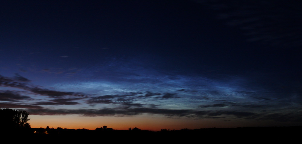 Nachtleuchtende Wolken über Elbenau