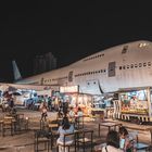 Nachtmarkt mit Flugzeug Boing 747