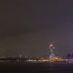 Nachtpanorama Düsseldorf mit Rhein