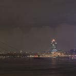 Nachtpanorama Düsseldorf mit Rhein (HDR)