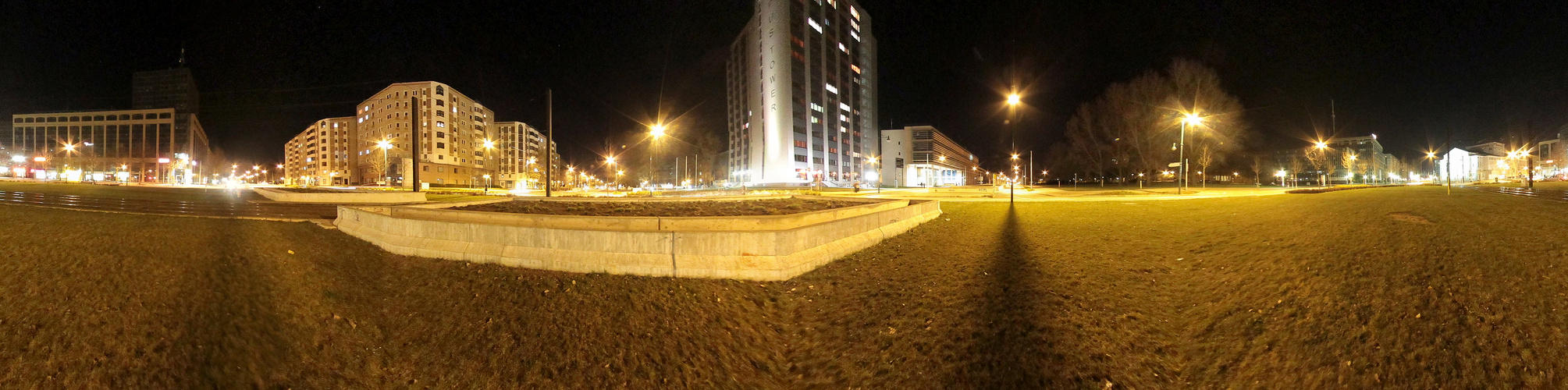 Nachtpanorama Magdeburg Universitätsplatz