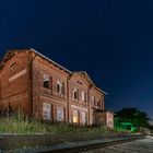 Nachts allein auf dem Bahnhof