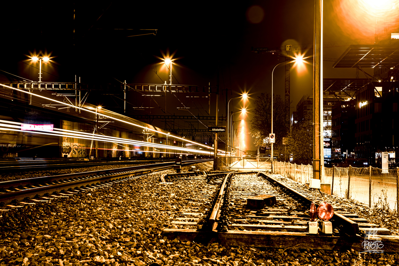 Nachts am Bahnhof