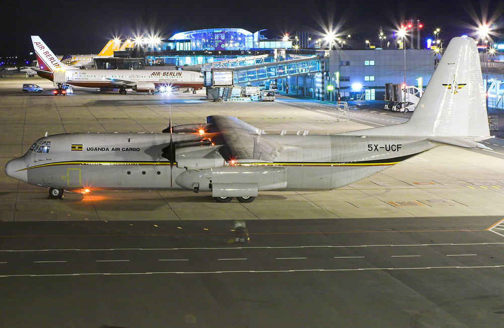 Nachts am Flughafen