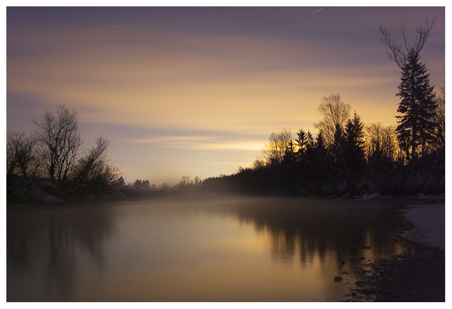 Nachts am Fluss