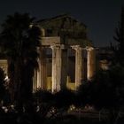 Nachts am Fuße der Akropolis