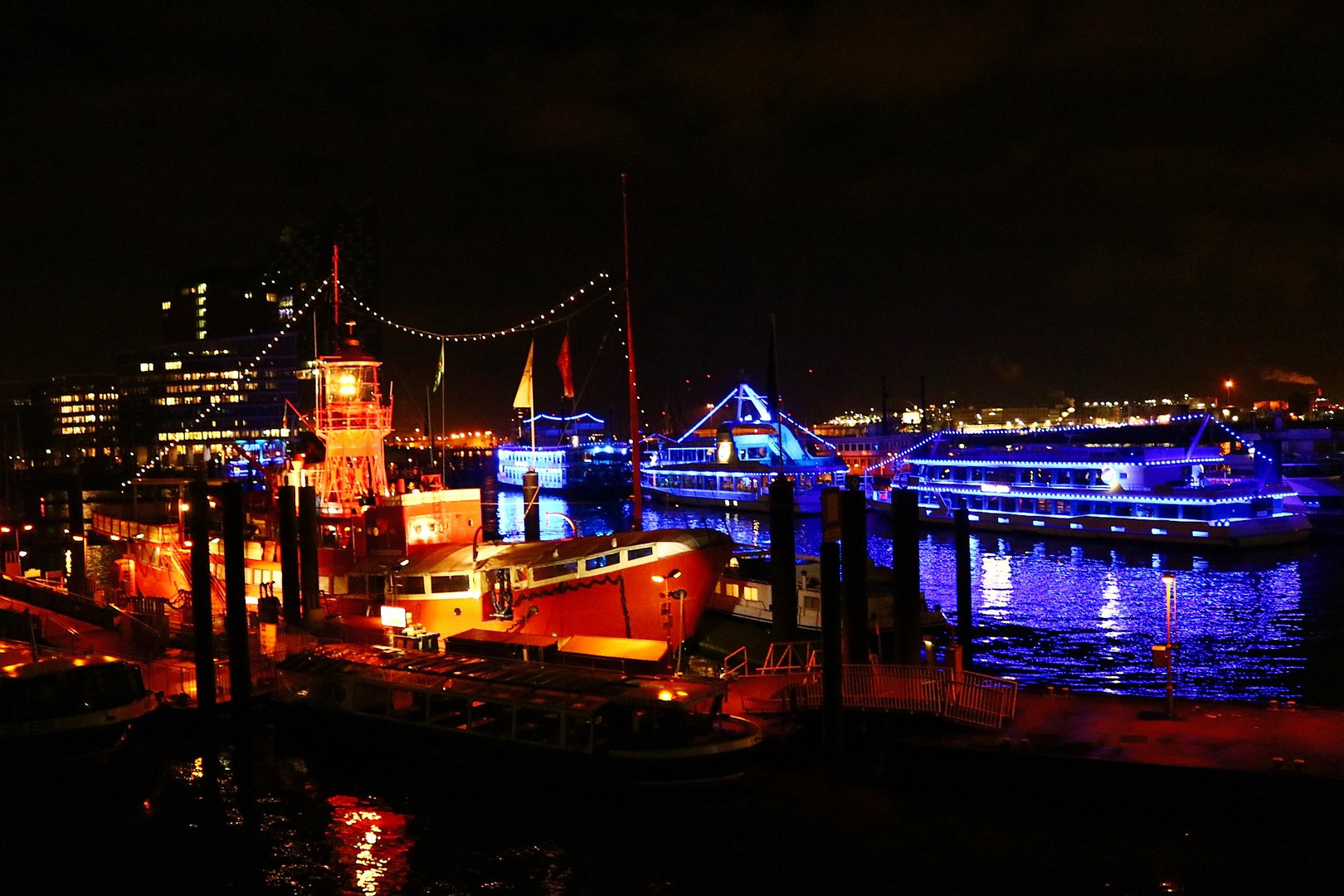 Nachts am Hafen