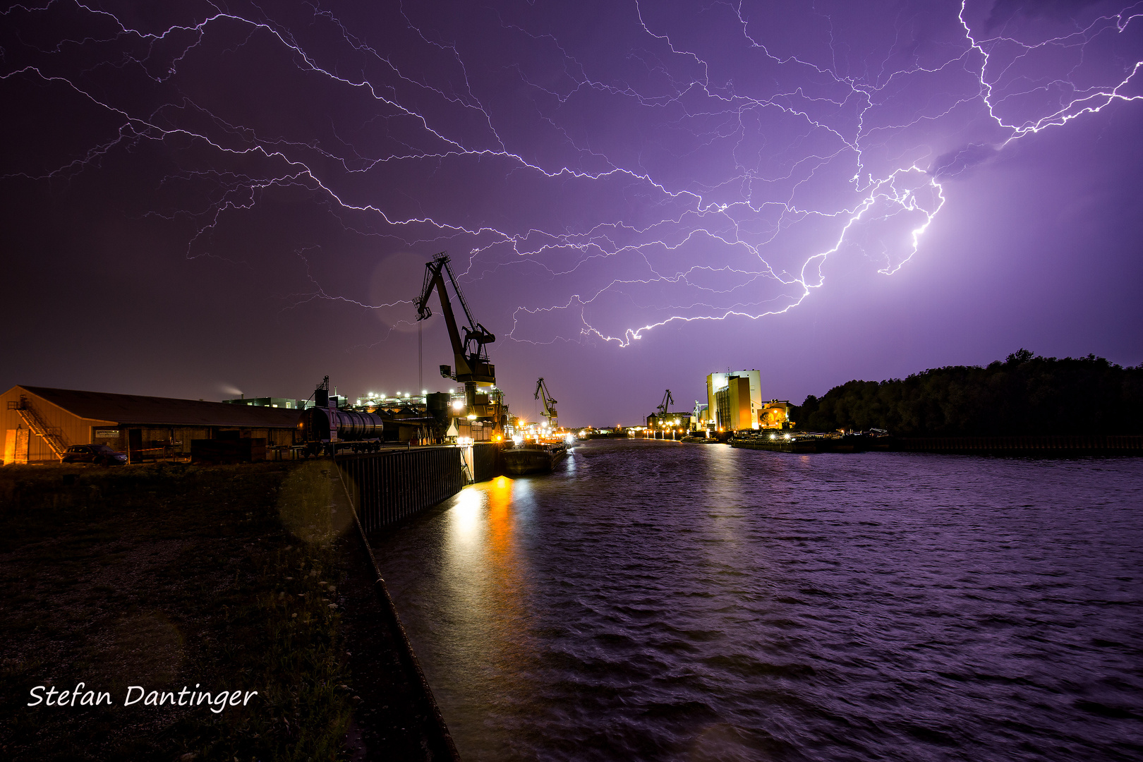 Nachts am Hafen